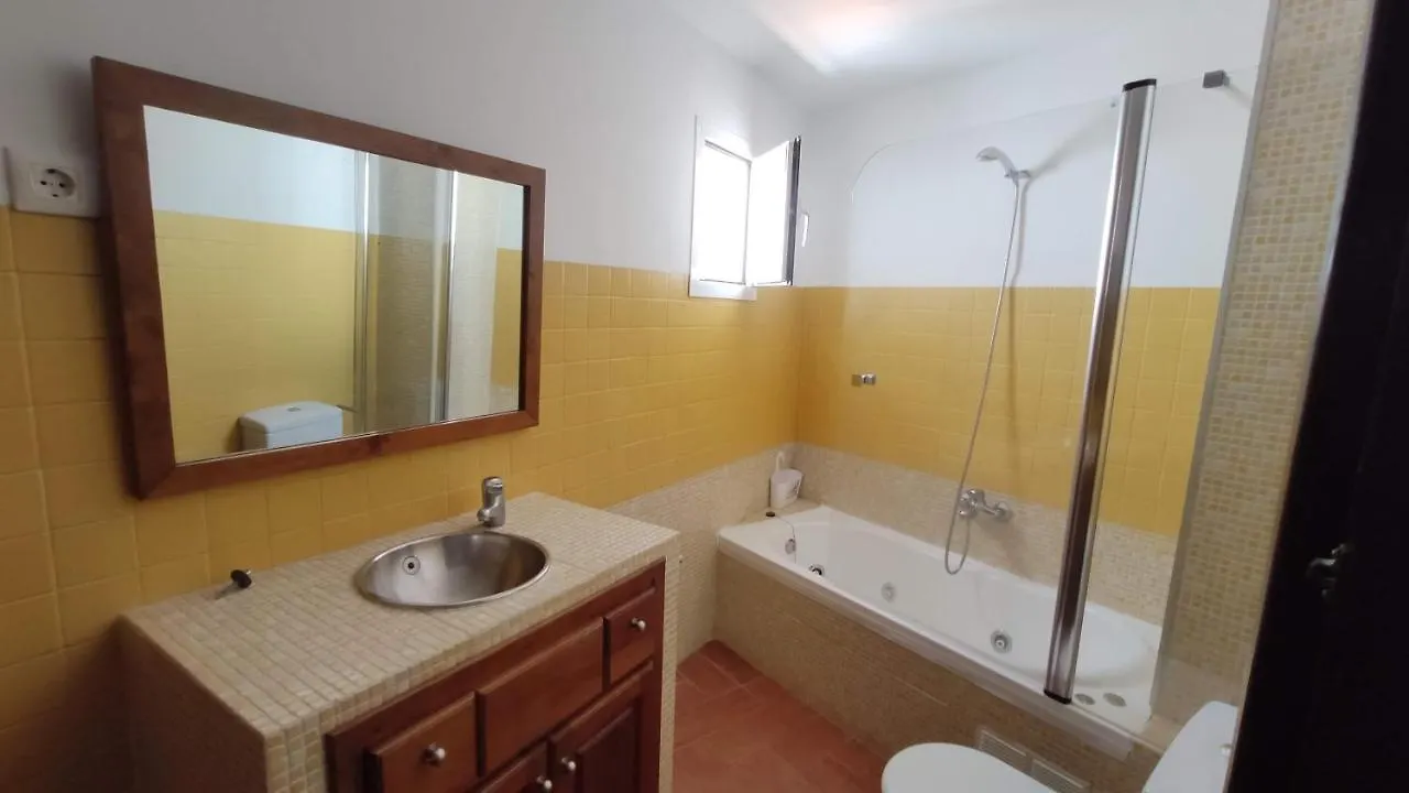 קוניל דה לה פרונטרה Calma Holiday Home 0*, קוניל דה לה פרונטרה ספרד